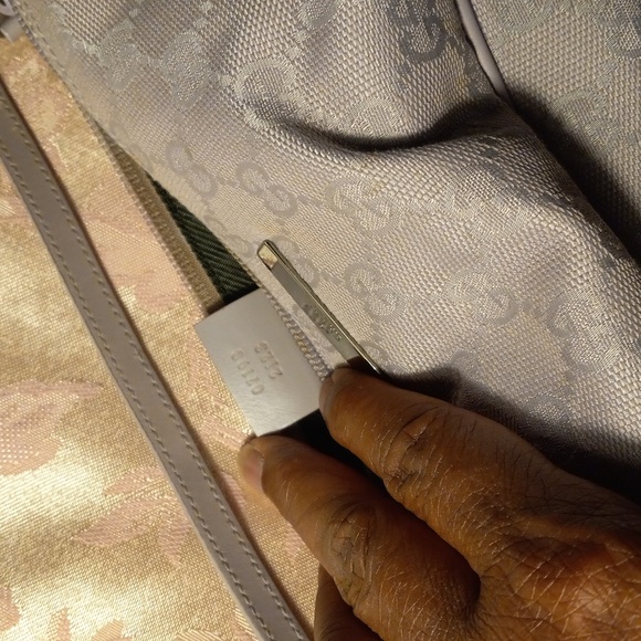 10x5 authentic Gucci small purse very good condition serial number 0 7 1 9 8 2 1 - Picture 4 of 14